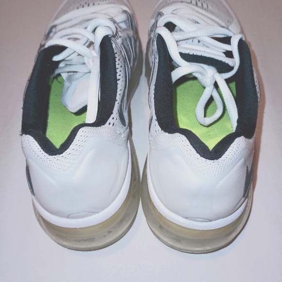 Sneakers - Picture 6 of 9